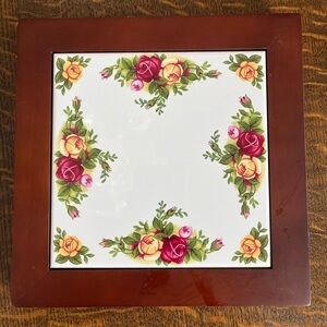 Royal Doulton tile decor.